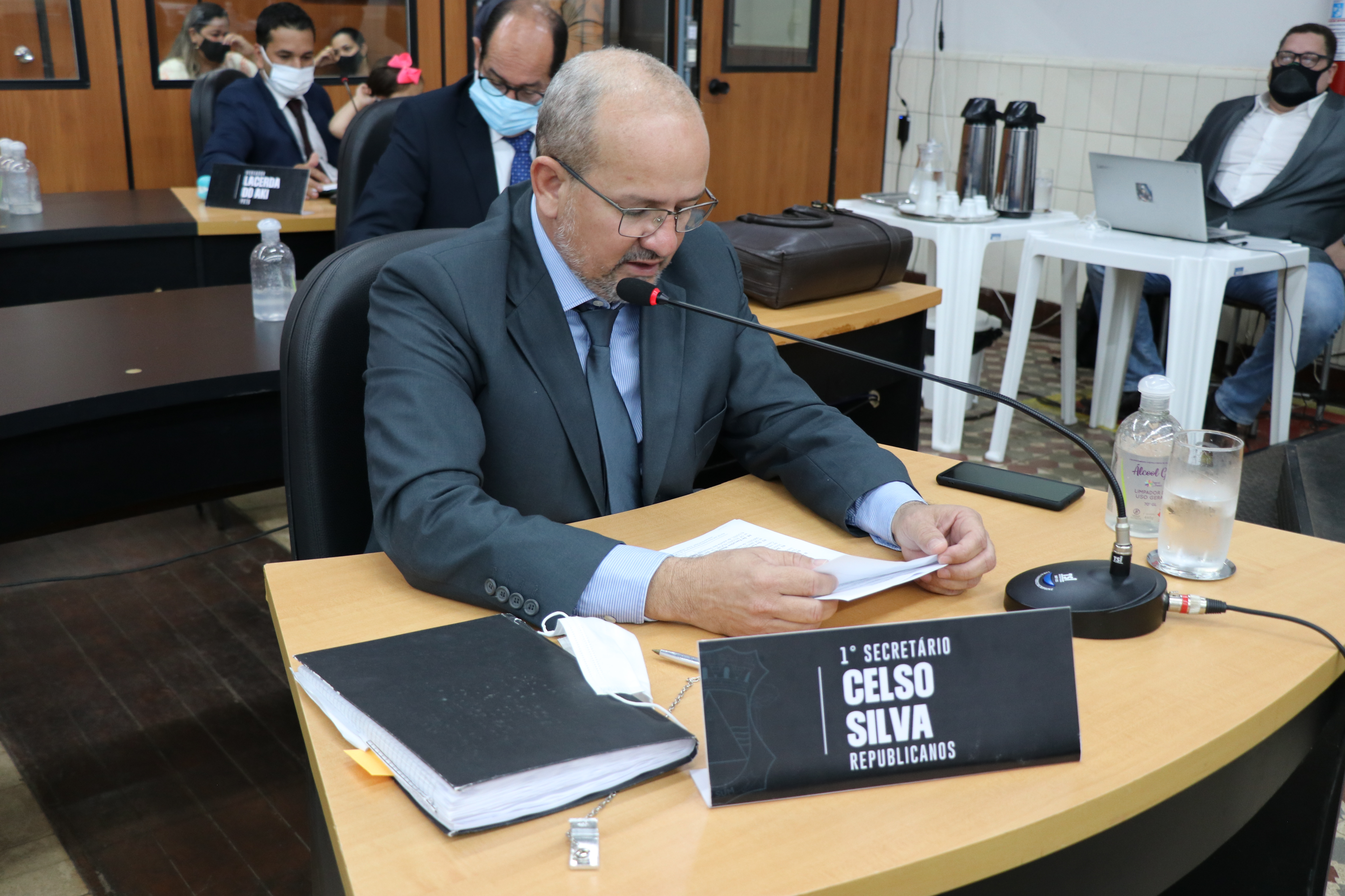 Indicação solicita religamento da fonte luminosa na Praça Barão do Rio Branco