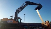 Indicação solicita uso da escavadeira hidráulica do município para construção de tanques de peixes no Limoeiro