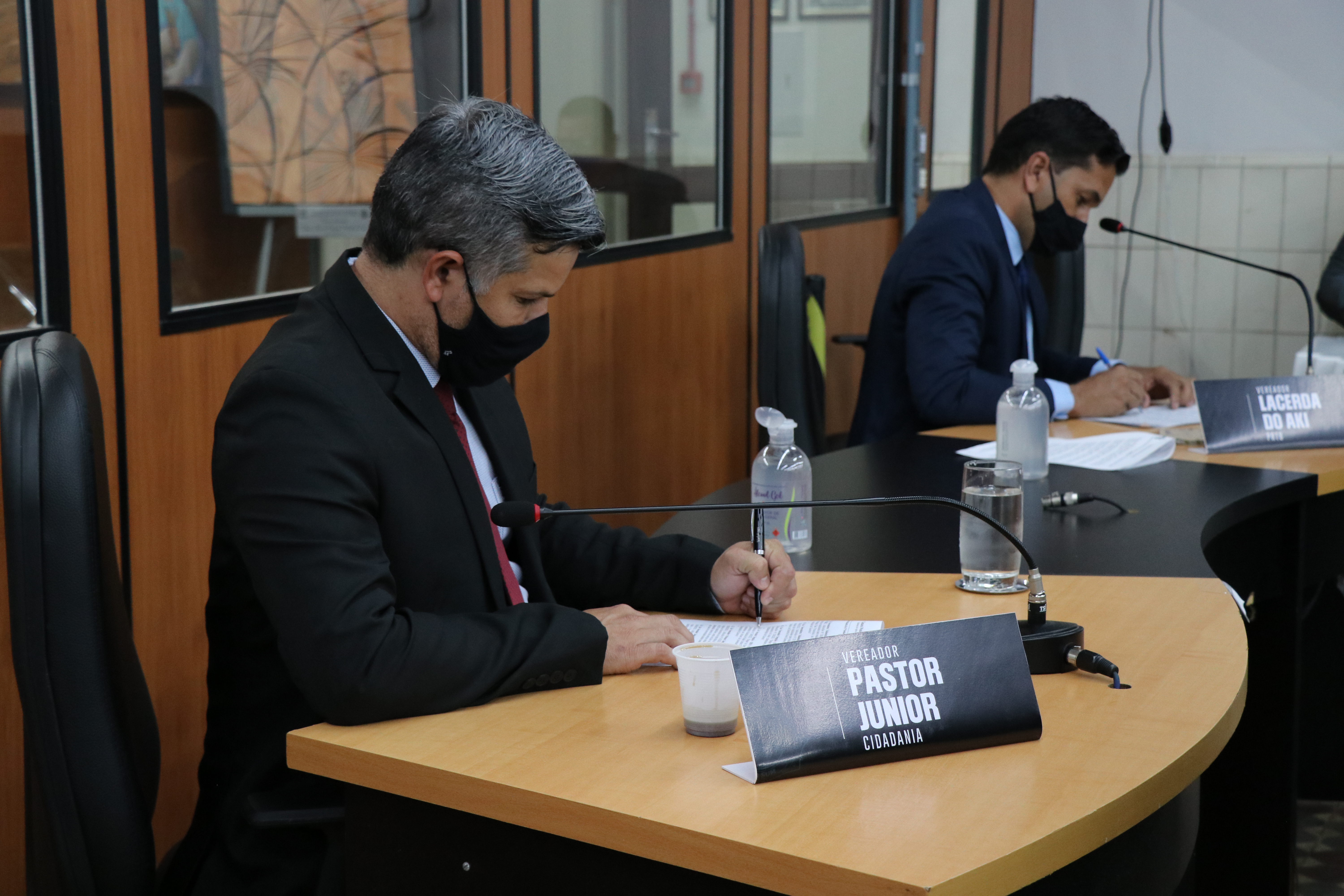 Isenção de taxa do alvará de funcionamento para templos religiosos é tema de indicação aprovada em Sessão