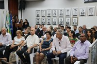 Legislativo Municipal de Cáceres concede aos novos cacerenses o título de cidadão e homenageia munícipes com moção de aplausos