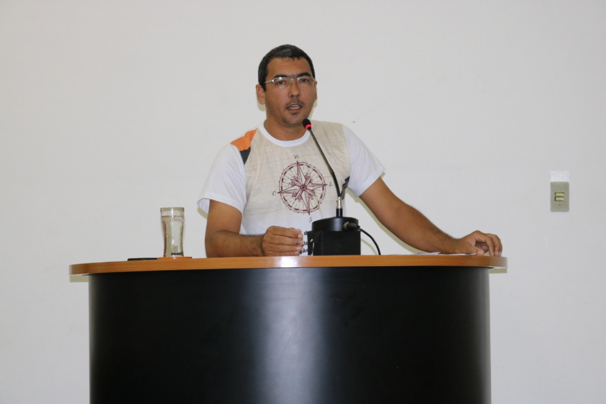 Líder Comunitário faz uso da tribuna livre para enfatizar a importância de oficializar nomes das ruas.