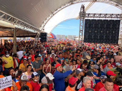 População durante entrega das casas populares em Rondonópolis. Foto: Olhar Direto