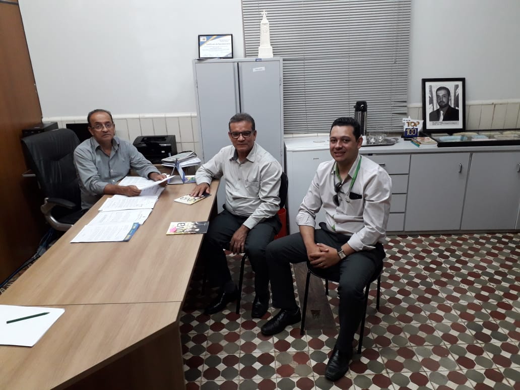 Presidente da Câmara recebe gerentes do Sicredi e convite para assembleia nesta sexta