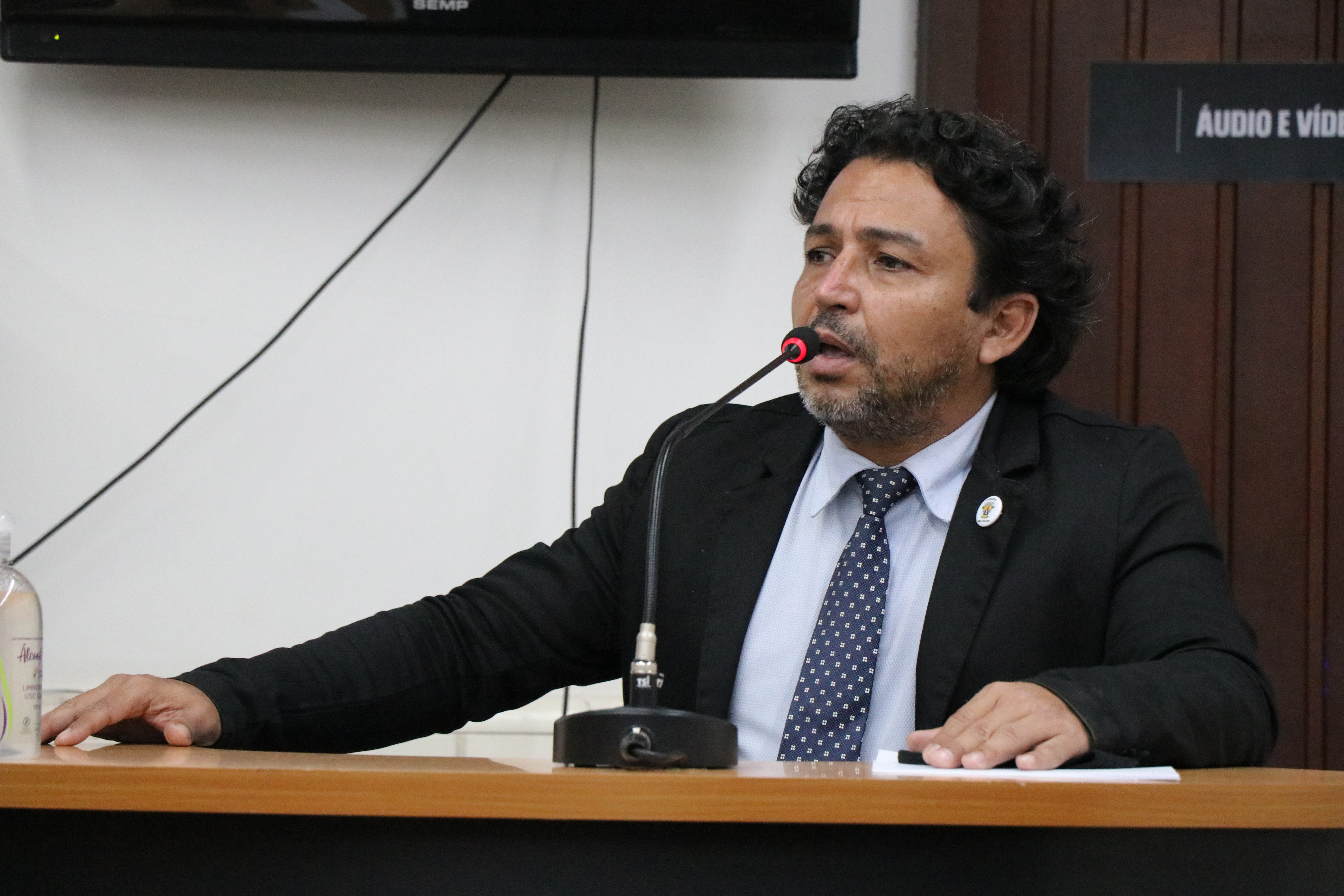 Projeto de Lei aprovado em Sessão determina que shows nacionais e internacionais em Cáceres tenham abertura de artistas locais