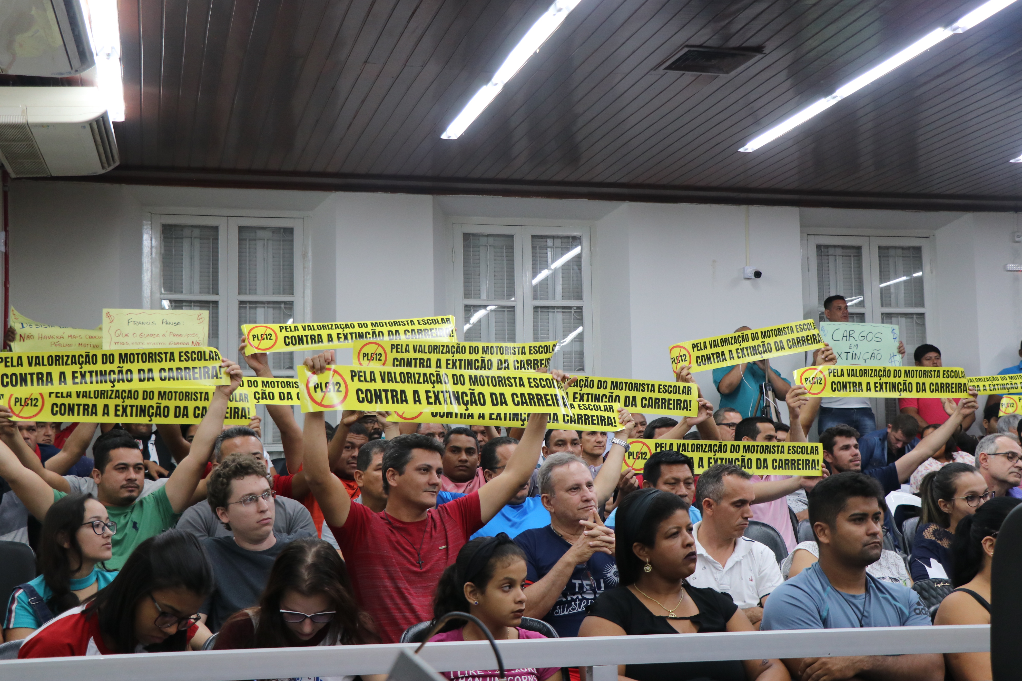 Projeto que extingue cargos da Prefeitura é rejeitado por três comissões da Câmara em audiências