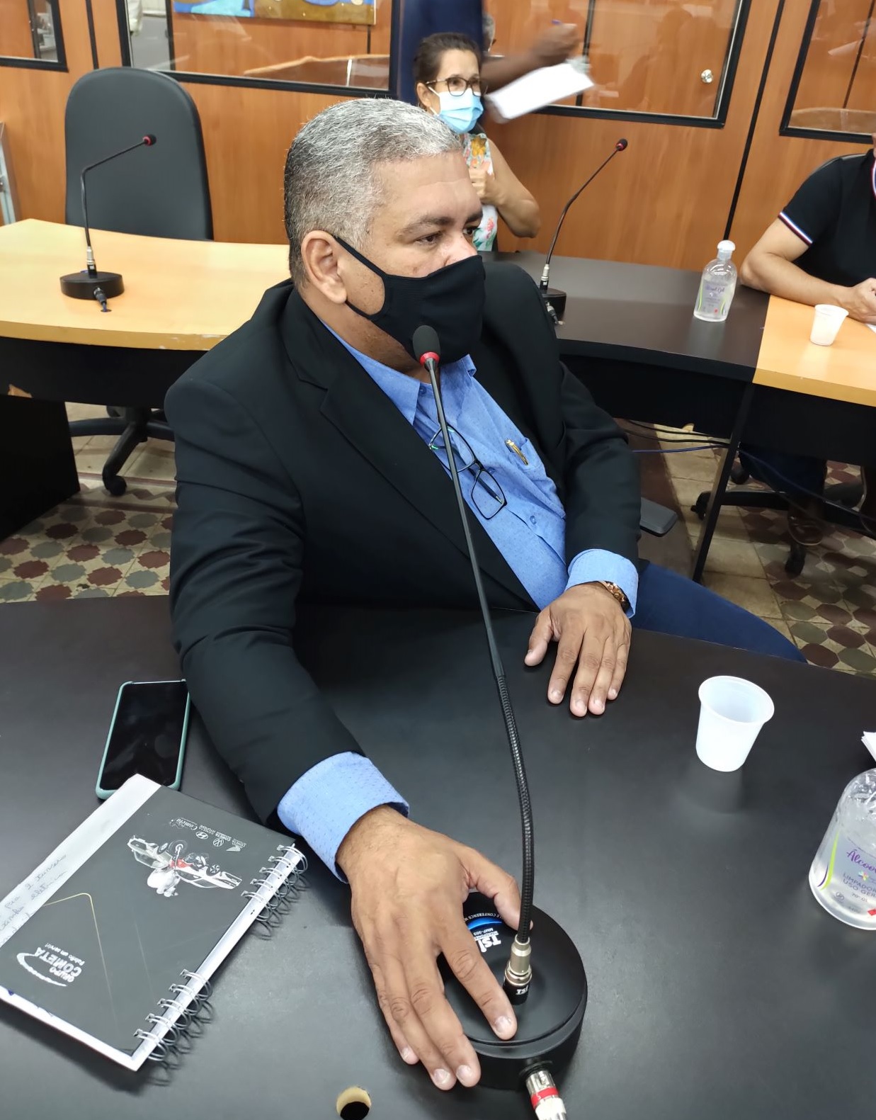 Requerimento busca dar transparência sobre empresas contratadas para atender o REURB, valores, títulos emitidos à população e mais