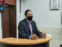 Requerimento busca informações sobre fila para exames de mamografia e possível contratação de empresa para atendimento da demanda excedente