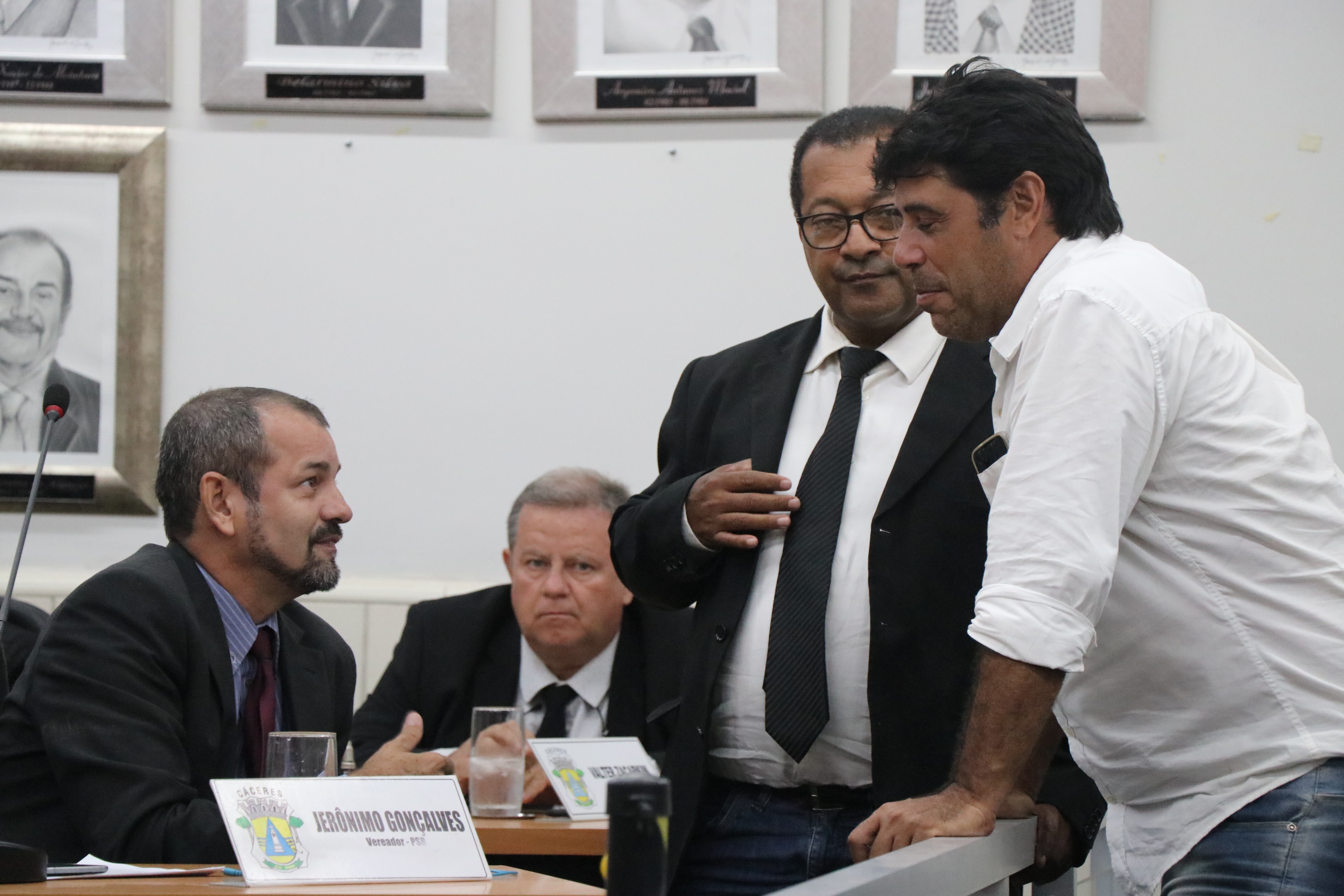 Câmara aprova requerimento que pede lista atualizada da fila de espera para exames e especialidades