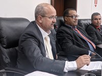 Requerimento solicita informações sobre o andamento de obras de pavimentação asfáltica na Rua da Membeca