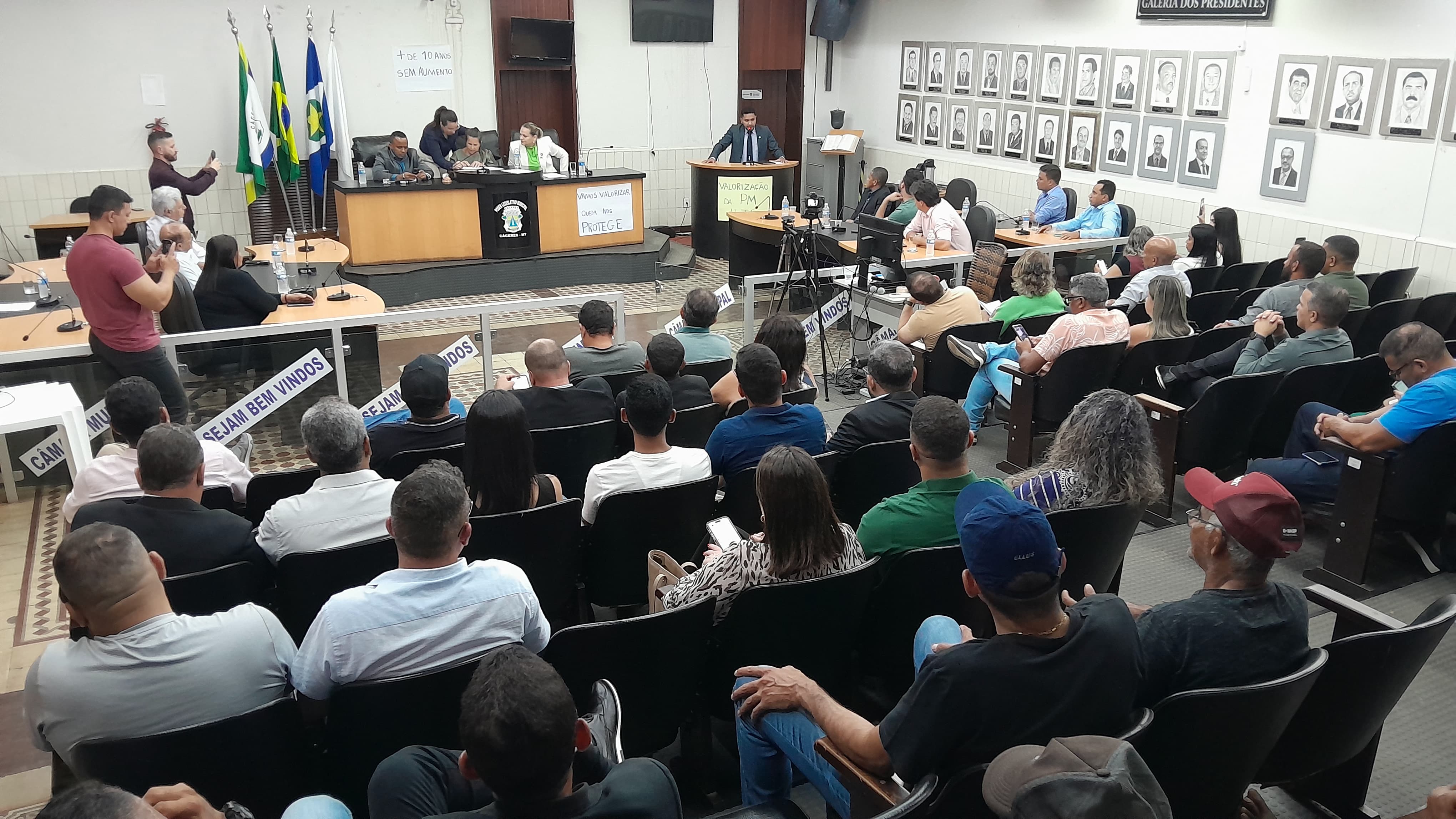 REUNIÃO EM CÁCERES:  Vereadores da Região Oeste se mobilizam em prol da valorização salarial de bombeiros e policiais militares de MT 