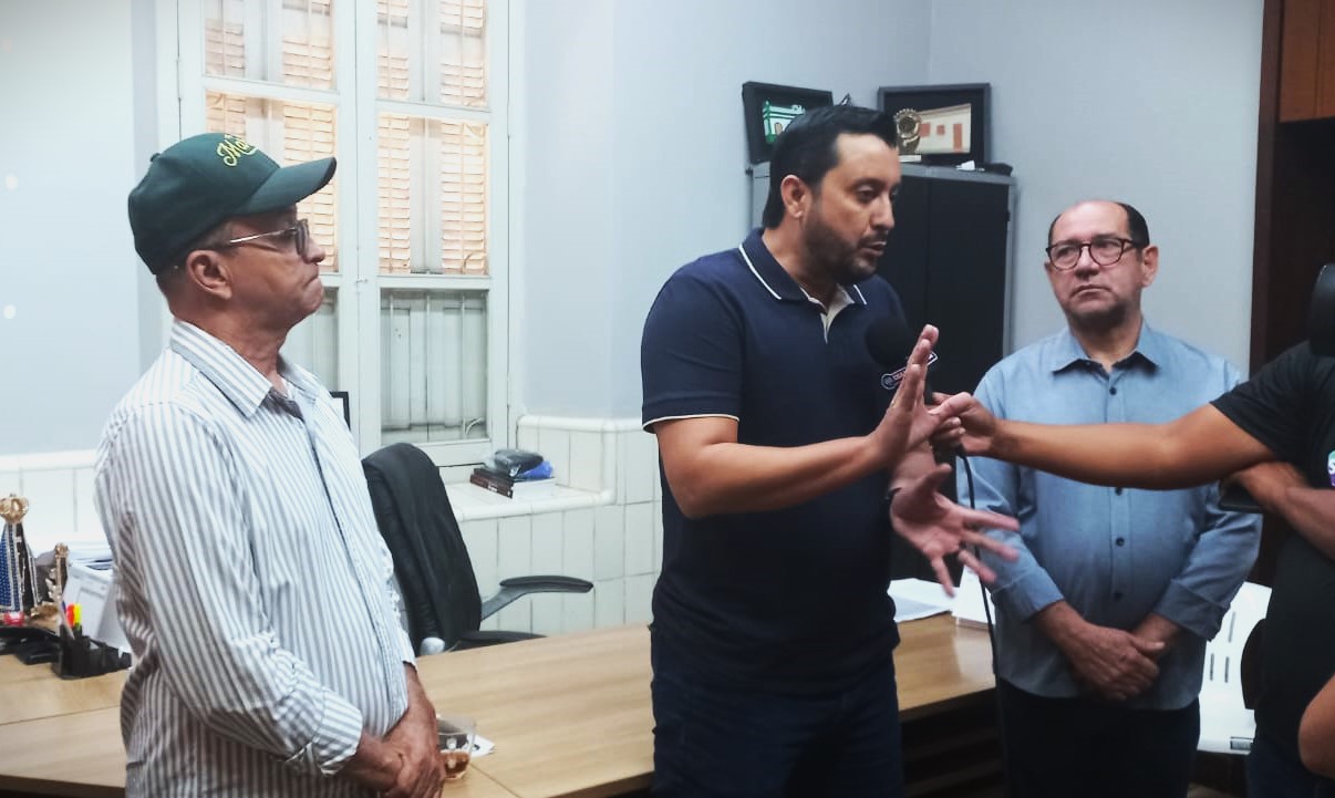 REUNIÃO NA CÂMARA: Secretário de Estado autoriza criação de mais turmas para cursos na Escola Técnica de Cáceres