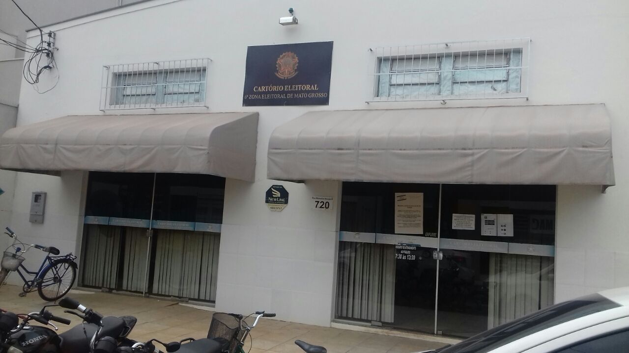 Servidores da Câmara auxiliam no cadastramento biométrico; contingente não deverá suprir demanda