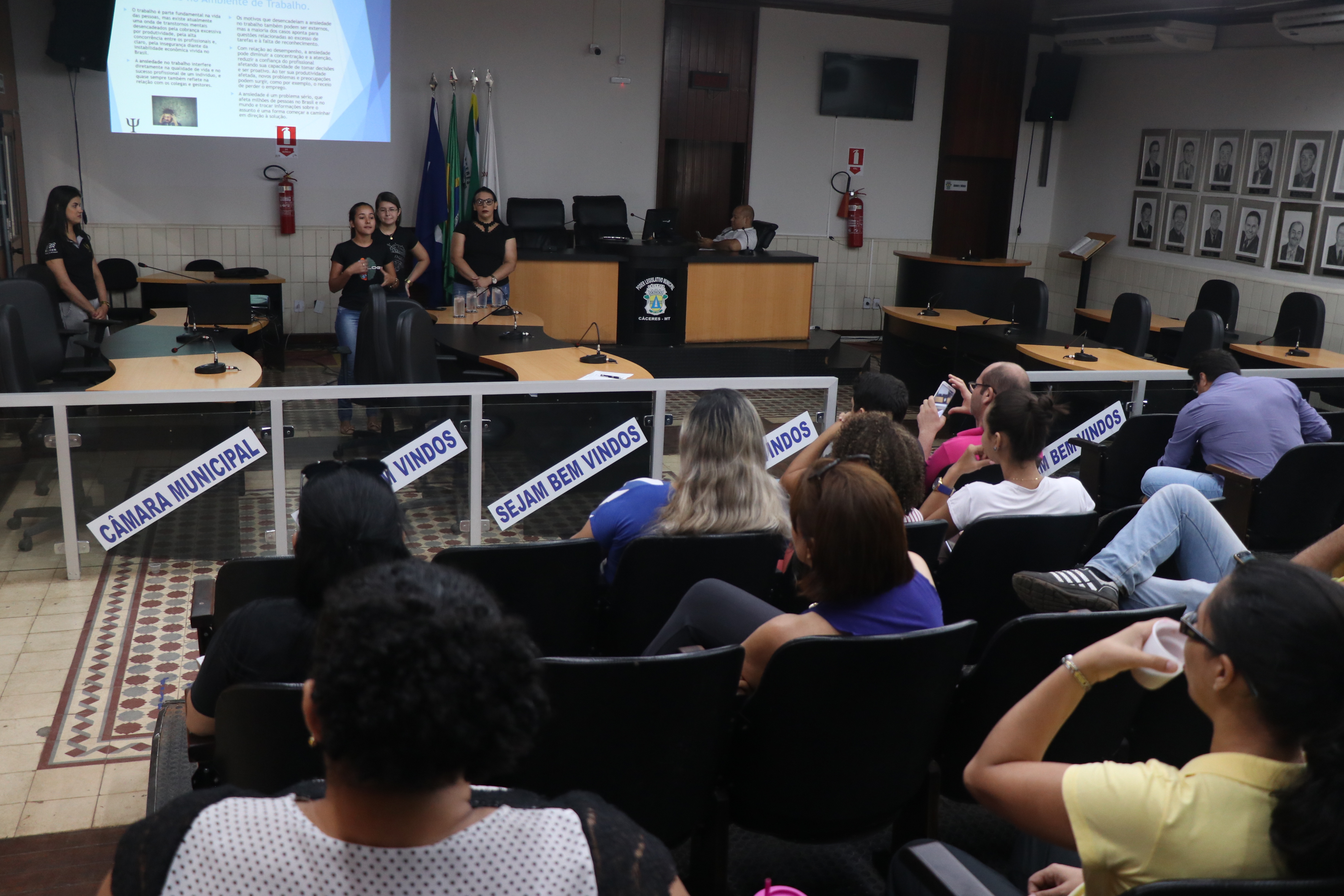 Câmara sedia palestra de acadêmicas de Psicologia sobre ansiedade no ambiente de trabalho