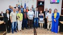 Sessão homenageia professores e recebe trabalhadores da reciclagem de Cáceres