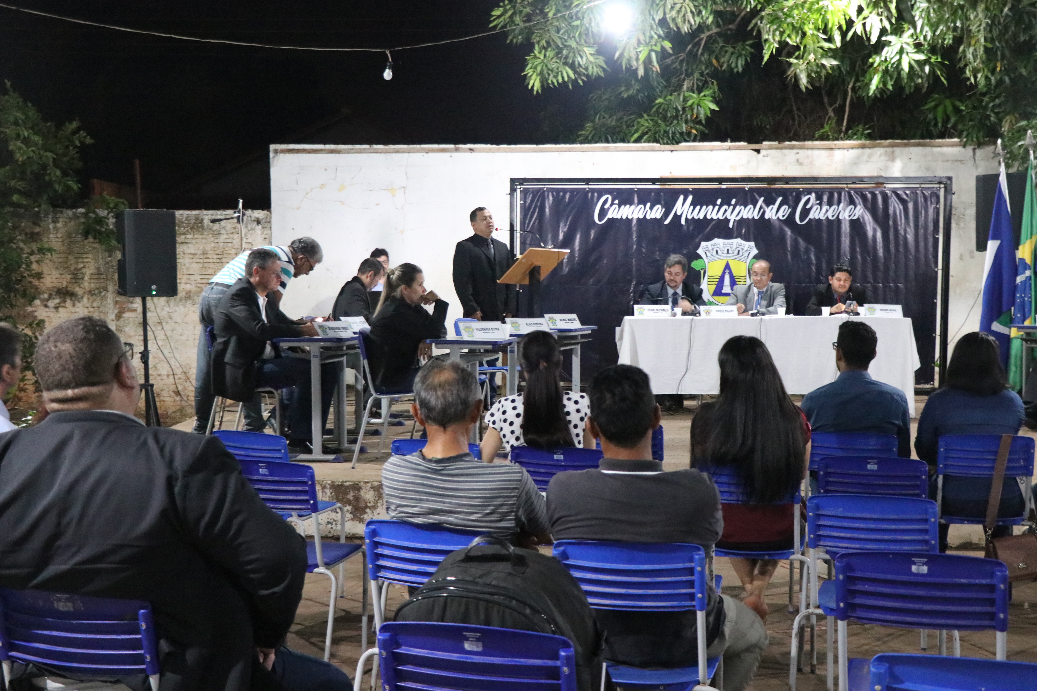 Sexta Sessão Itinerante da Câmara ouve moradores do Rodeio e homenageia professora