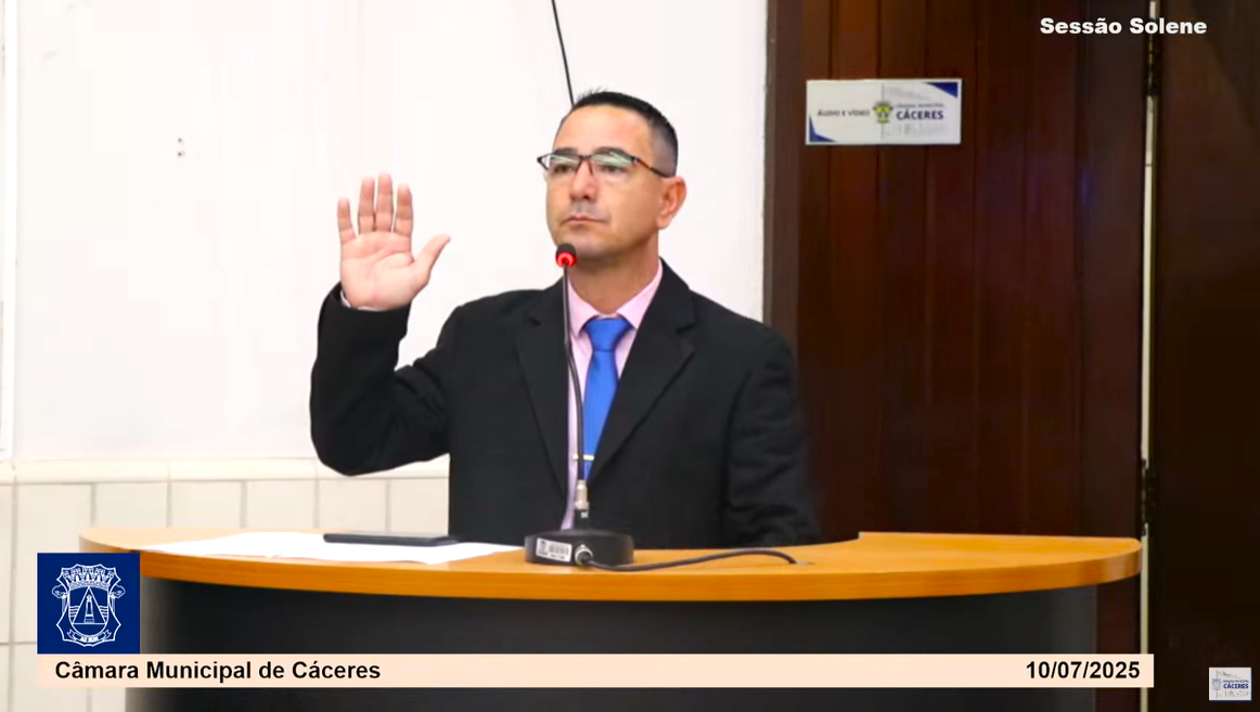 Vereador Alex Leal toma posse na Câmara de Cáceres
