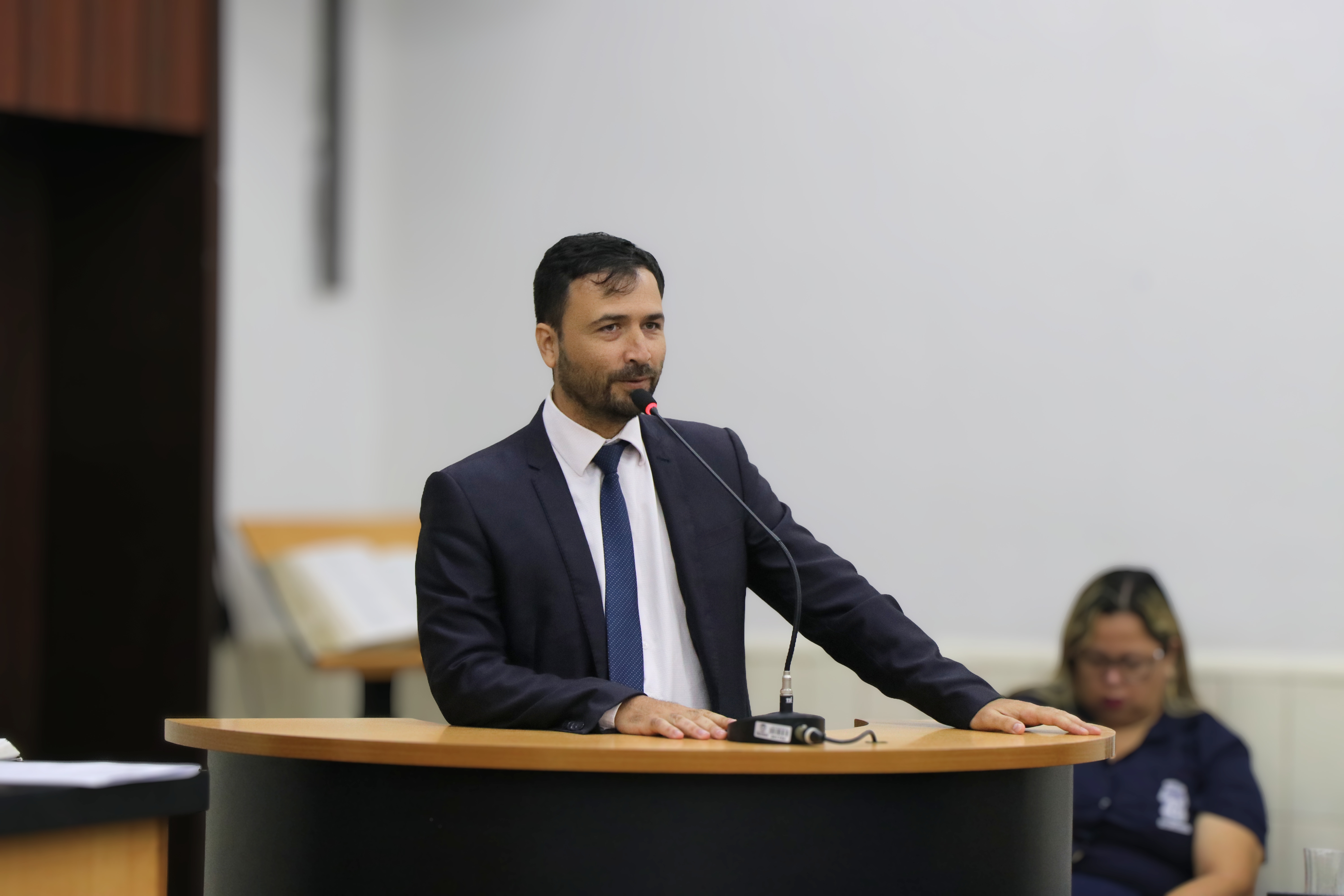 Vereador Marcos Ribeiro pede reforma e climatização para Escola Municipal Guanabara