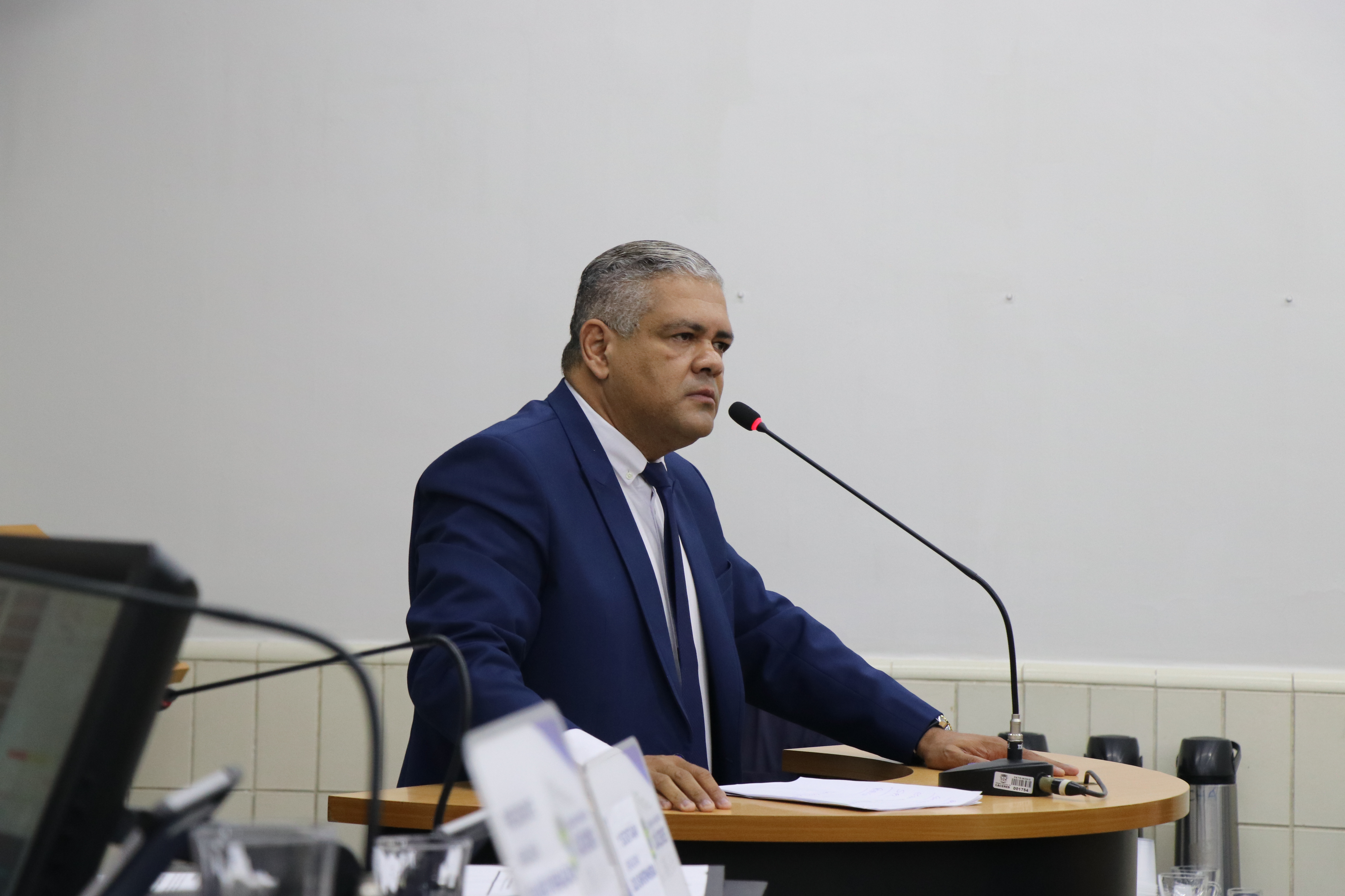 Vereador Negação propõe indicação para construção de calçadas gratuitas para famílias de baixa renda