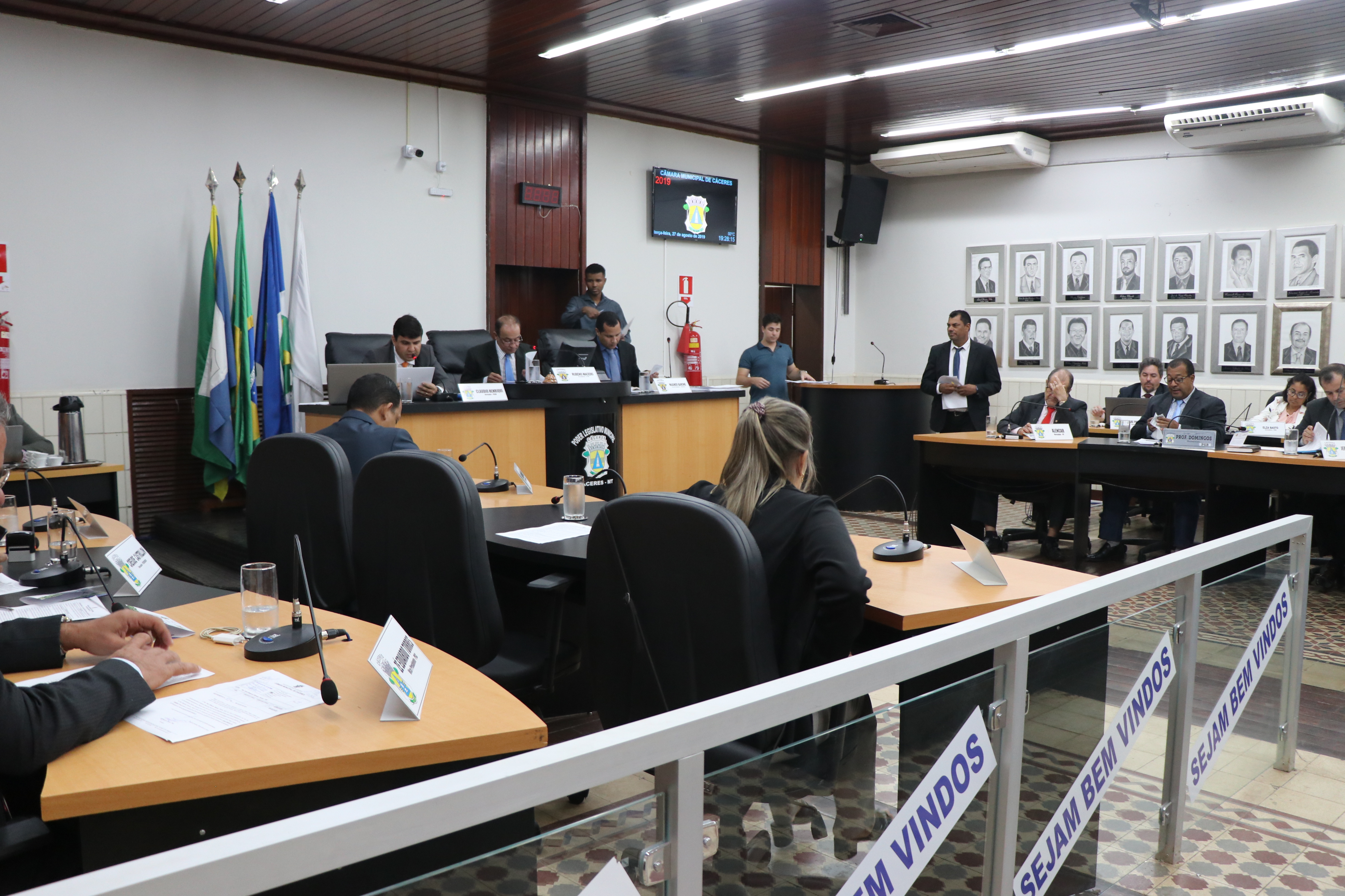 Vereadores aprovam requerimento pedindo informações quanto à instalação de ares-condicionados nas escolas municipais