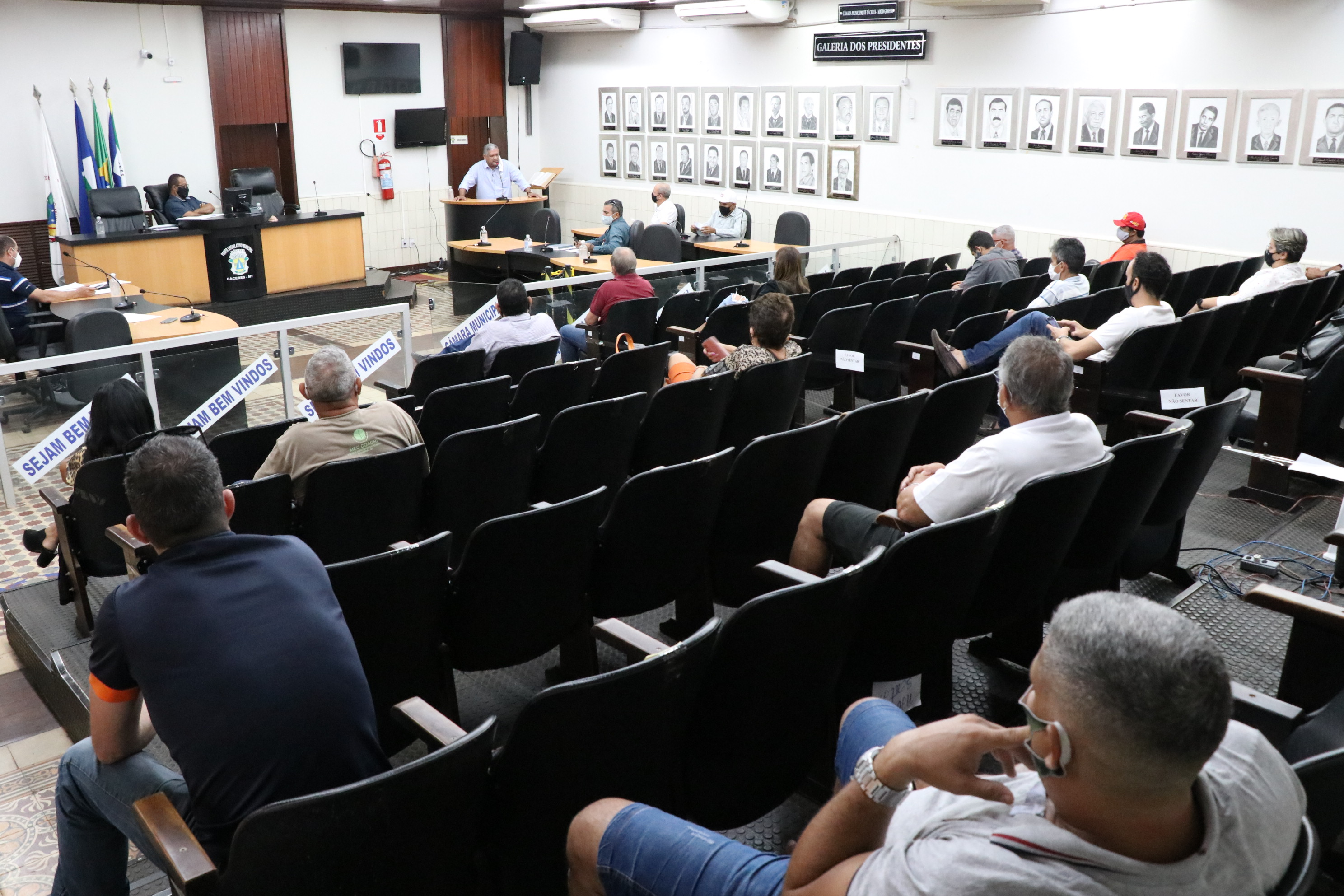 Vereadores dialogam com população em reunião na Câmara; eventual abertura de inquérito na Saúde seguirá processo regimental
