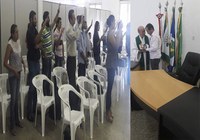 Vereadores e funcionários do legislativo parabenizam padre Sandro