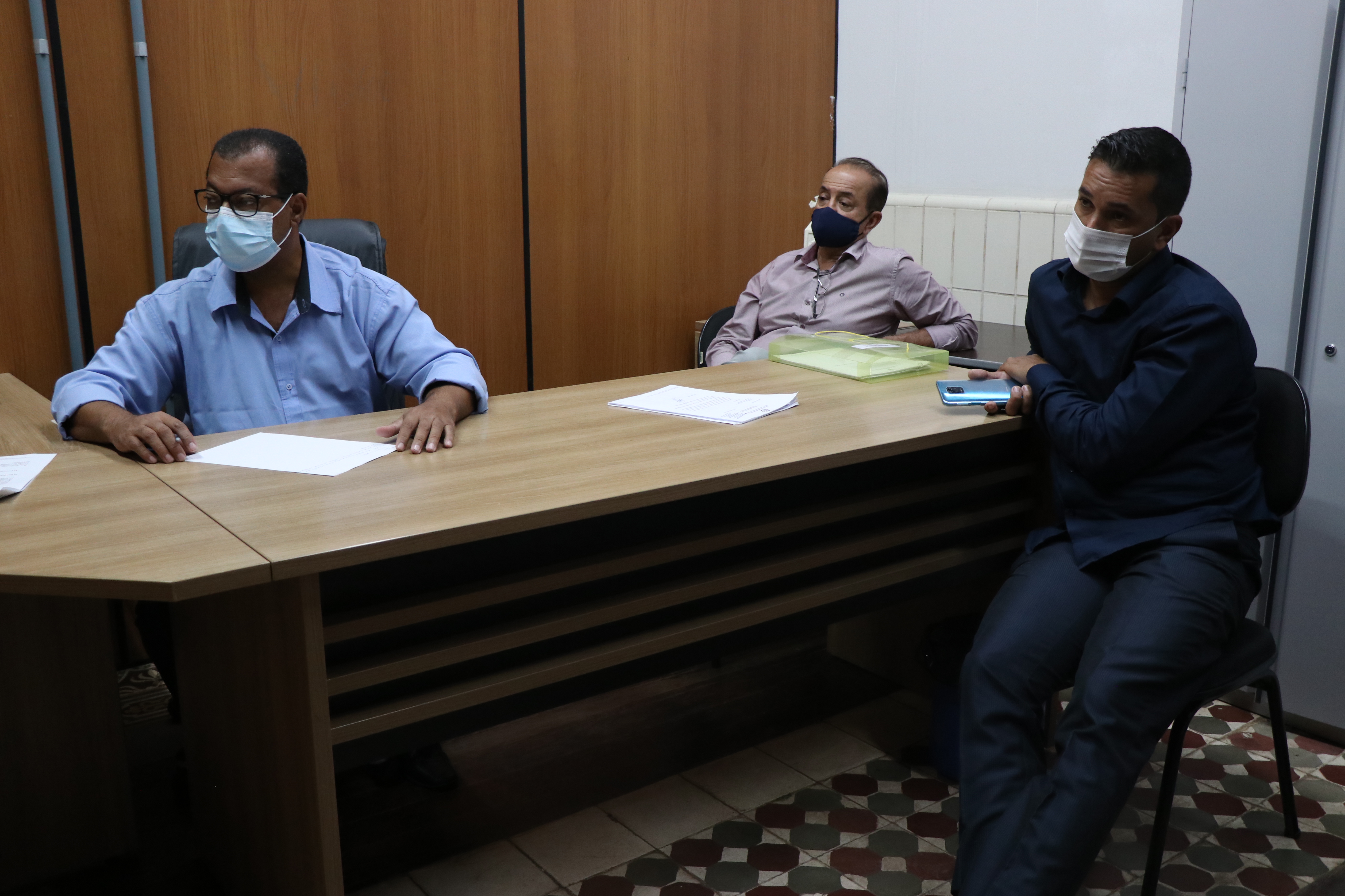 Vereadores pedem que Executivo amplie quadro de funcionários na central de Covid-19 e apresente plano de aplicação dos R$5,5 milhões do caixa da Saúde