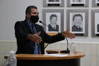 Vereadores pedem que Prefeitura compre desfibrilador com carro de emergência, geladeira e monitores para a Central Covid