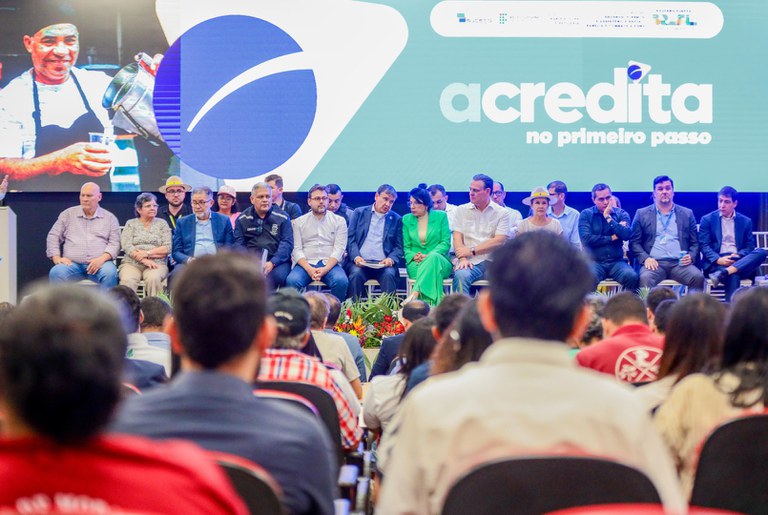 Vereadores prestigiam lançamento do Programa “Acredita no Primeiro Passo" com investimento de R$ 2 mi em capacitação