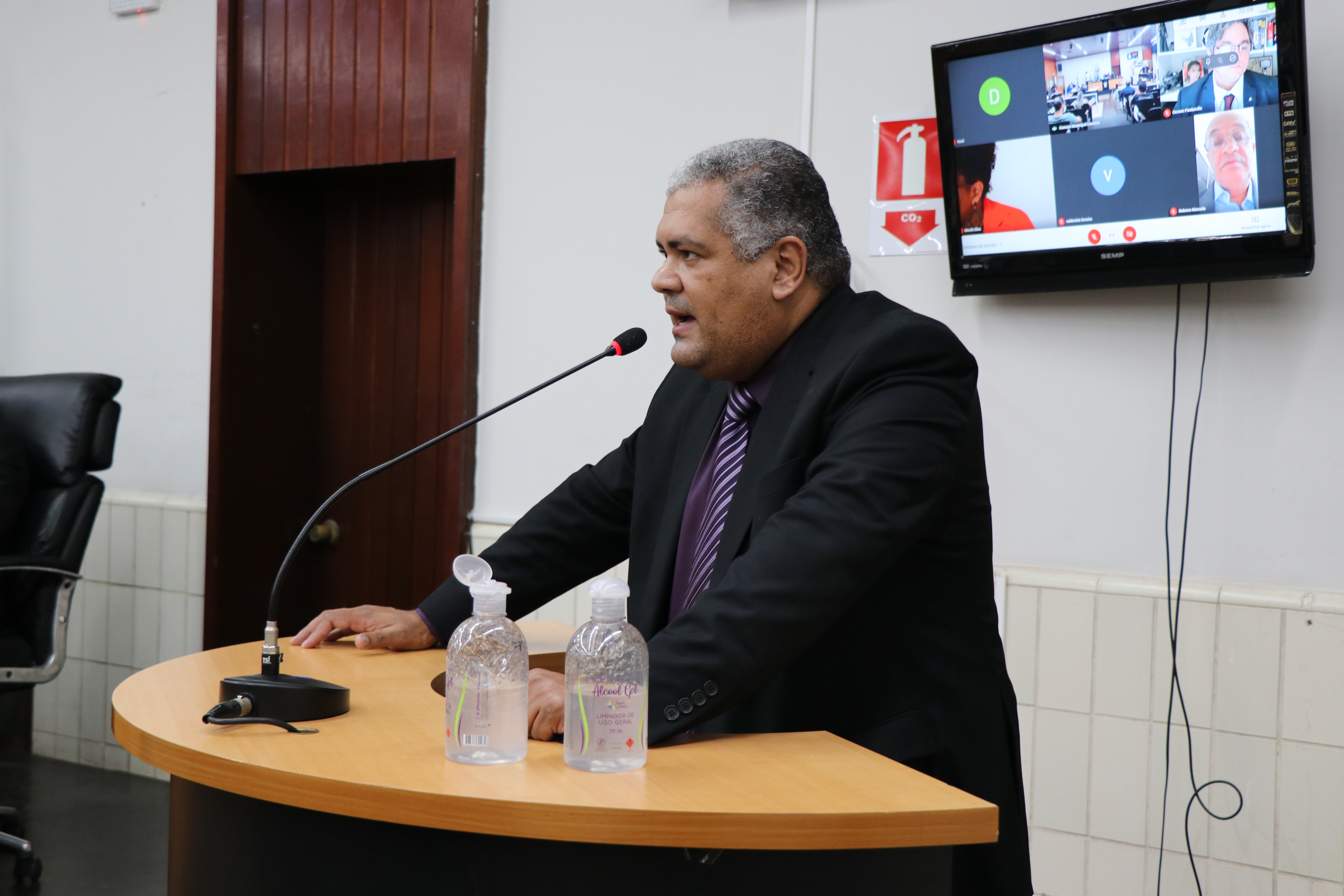 Vereadores requerem que veterinário e agricultores profissionais façam palestras sobre preservação animal em Nova Cáceres