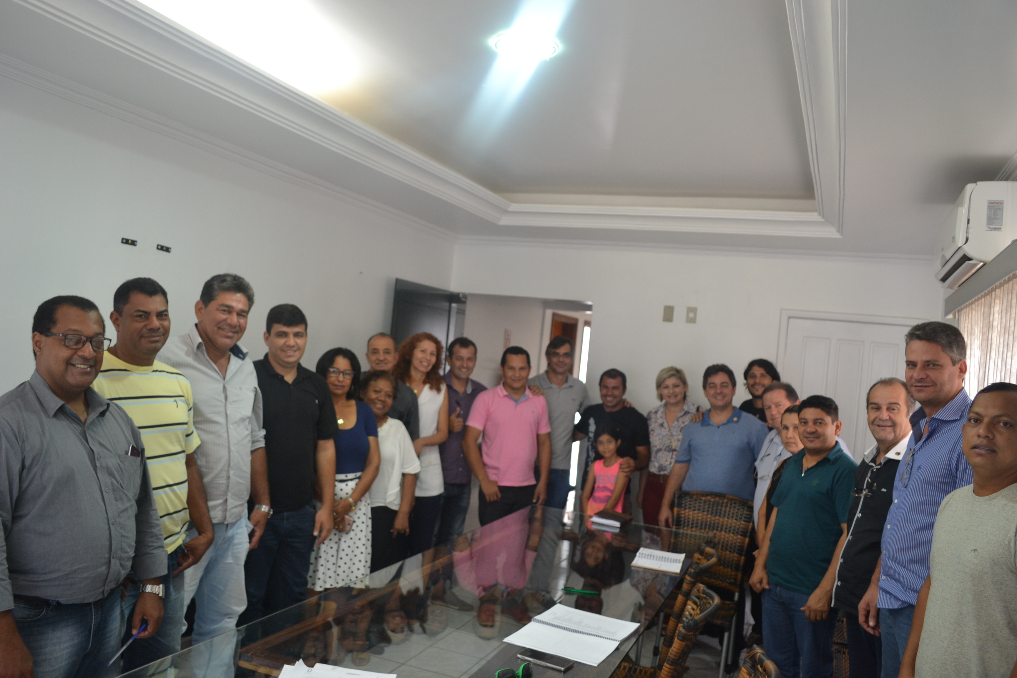 VEREADORES REÚNEM COM REPRESENTANTES DA CULTURA CACERENSE